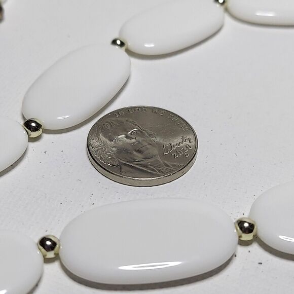 White oval beads with silvertone spacers 60" - Picture 5 of 5